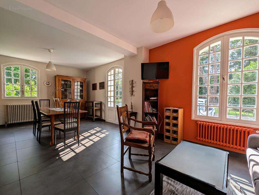 Maison bourgeoise de 371 m2 avec parc de 1,5 hectare - photo 8
