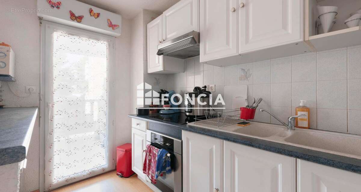 T2 de 48 m2 avec loggia, ascenseur, parking privatif, vendu libre ! - photo 5