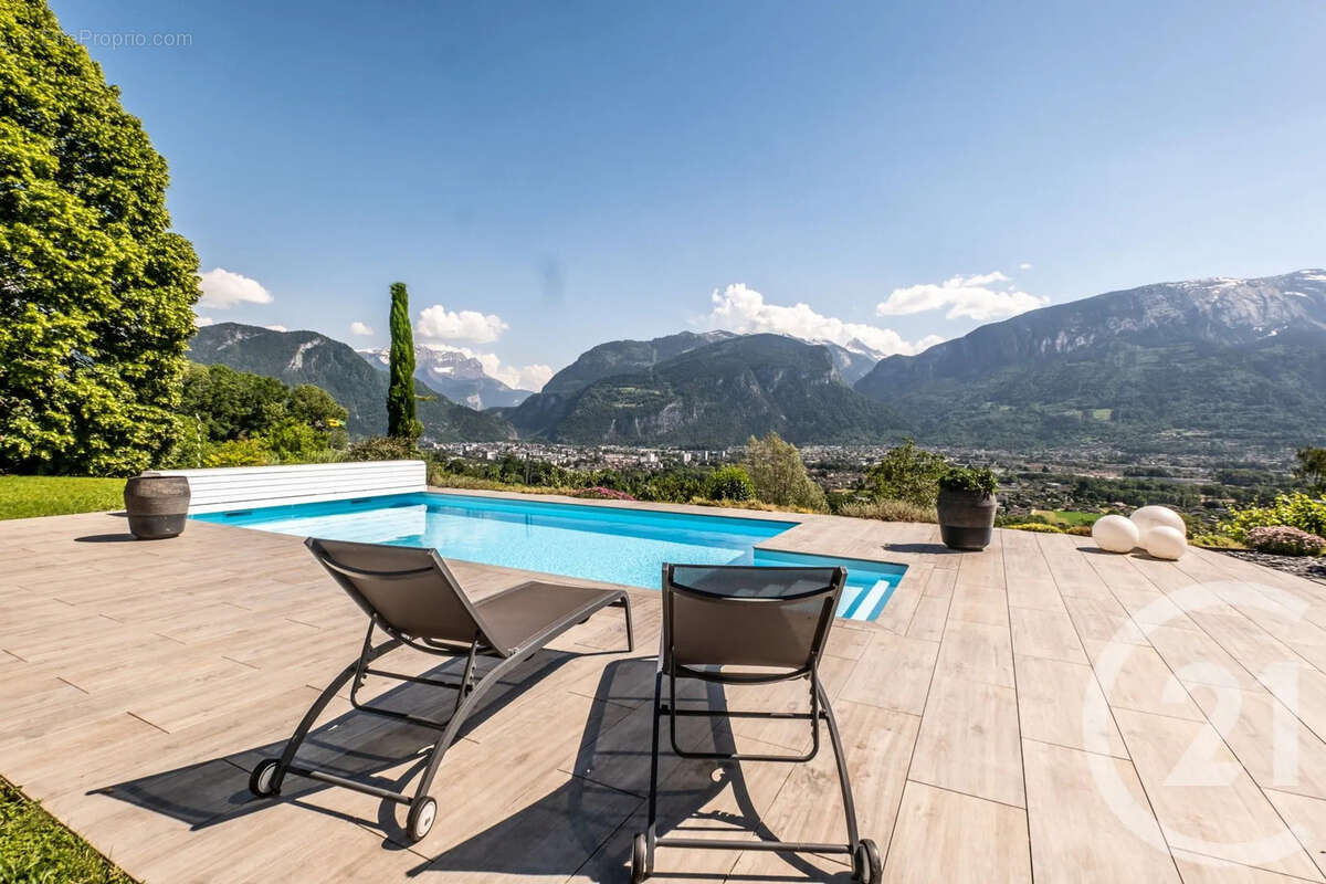 Maison 337 m² à Thyez  - photo 3