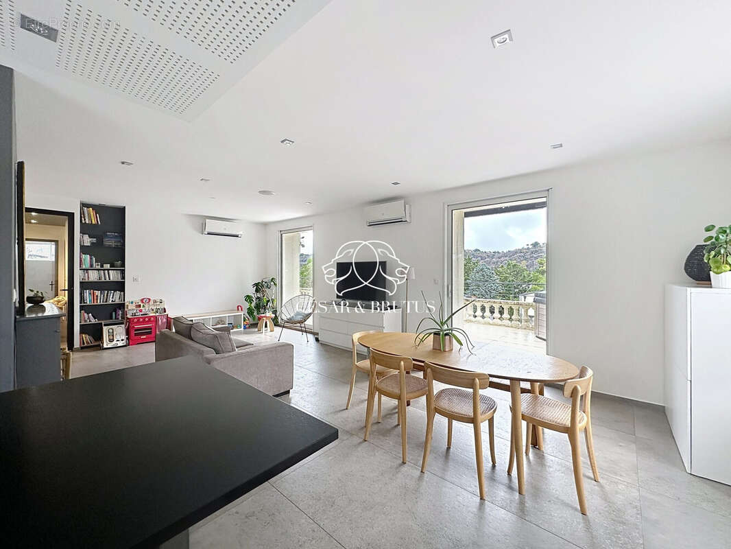 Appartement à COLLONGES-AU-MONT-D'OR