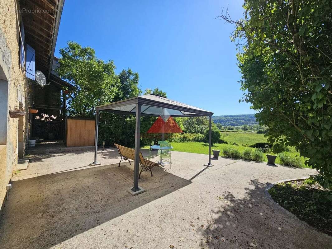 Maison à GRAYE-ET-CHARNAY