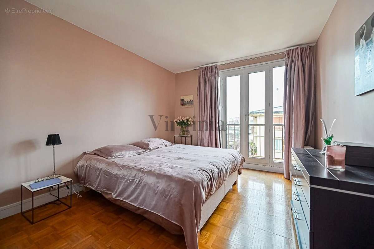 Appartement à CHARENTON-LE-PONT