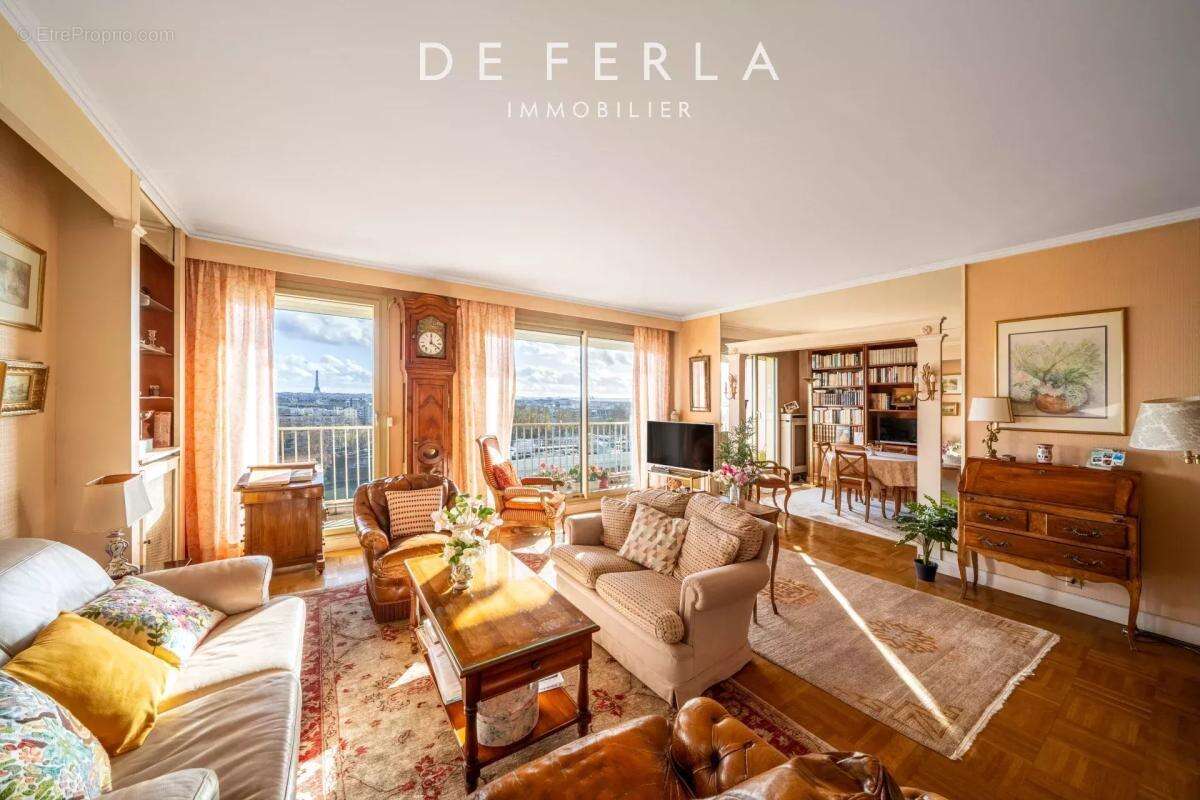 Appartement à COURBEVOIE