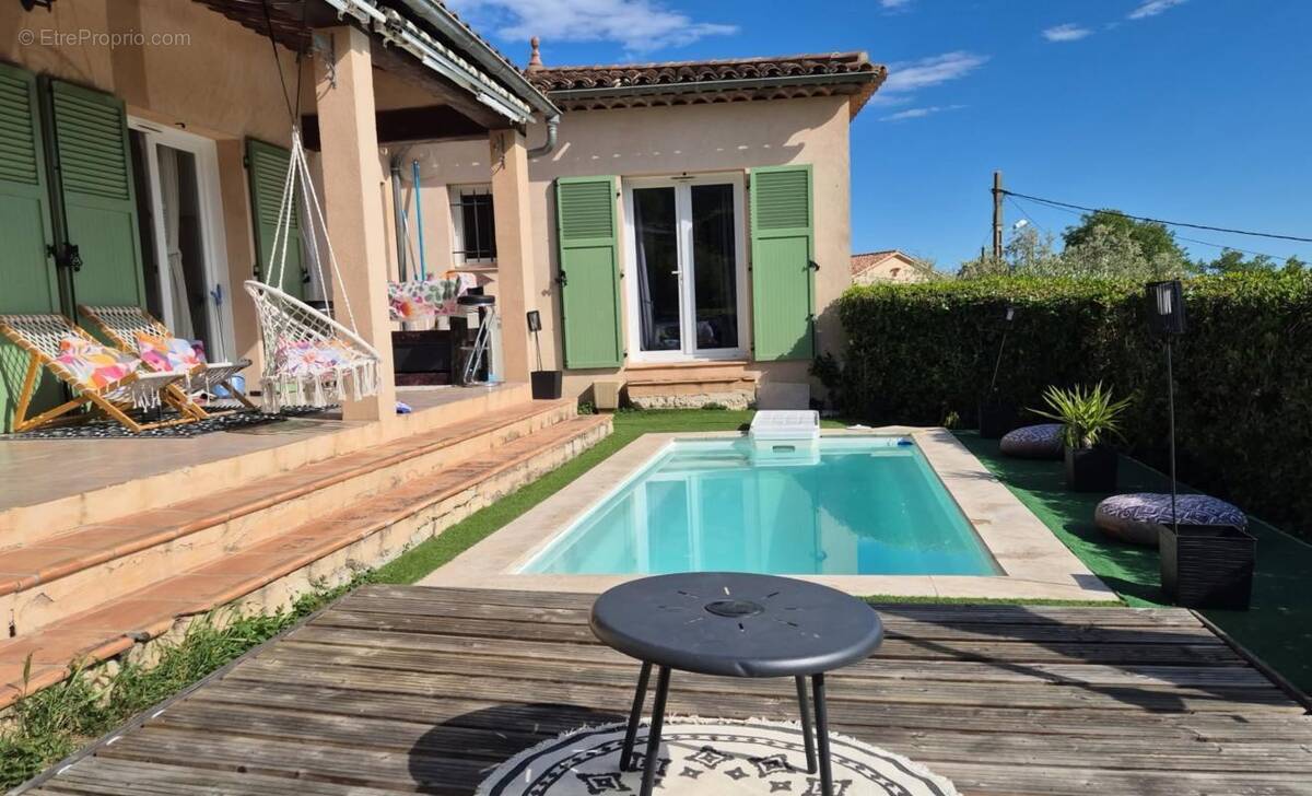 Maison à CHATEAUNEUF-GRASSE