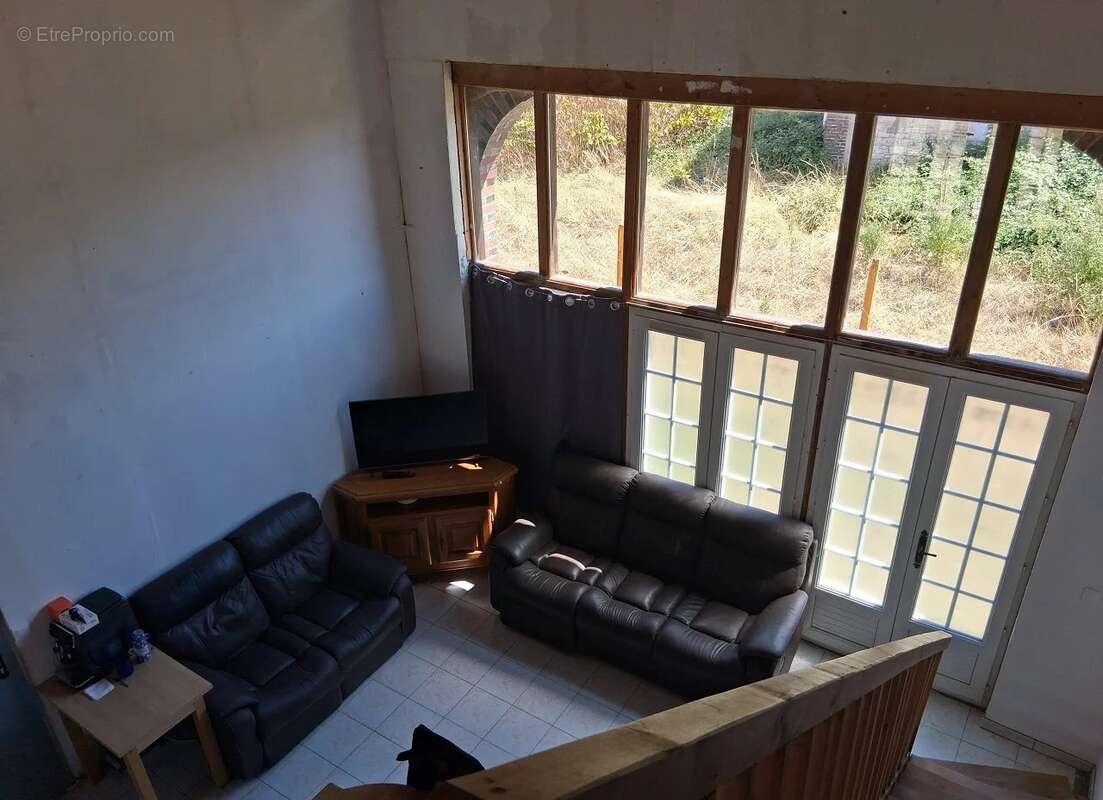 Maison 173 m² à Racines  - photo 4