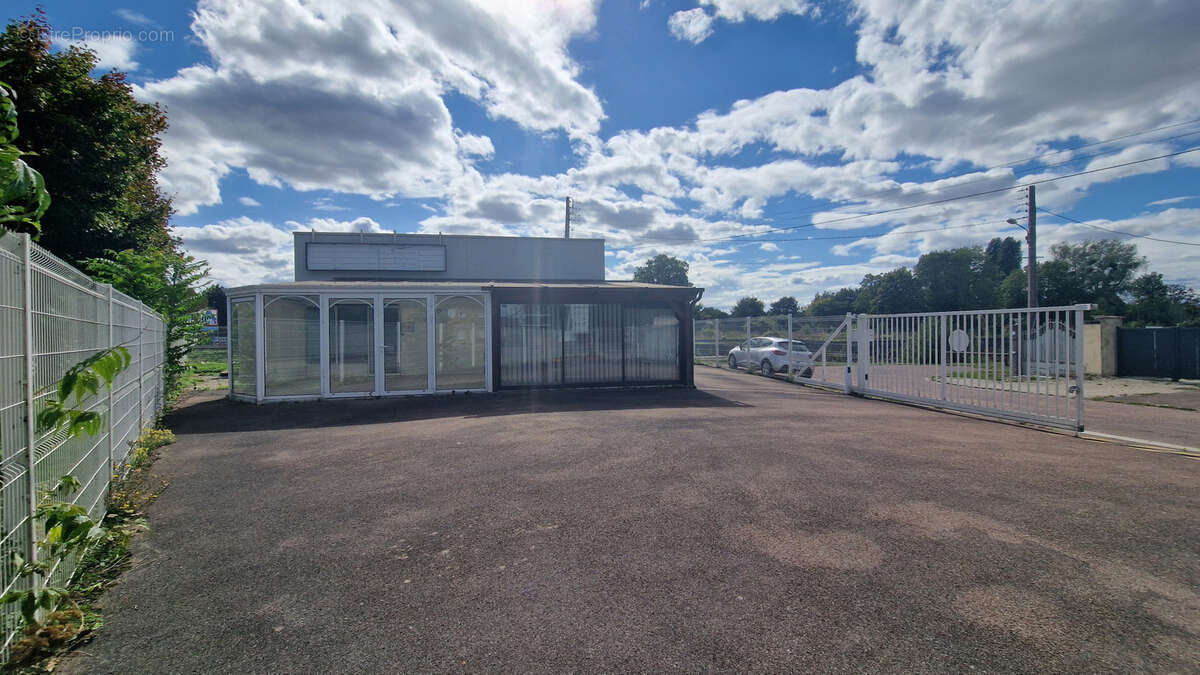 Autre à PONT-SAINTE-MARIE