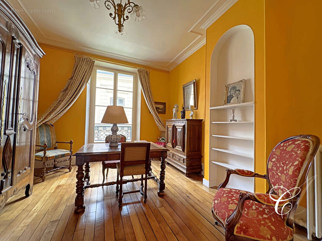 Appartement à VERSAILLES