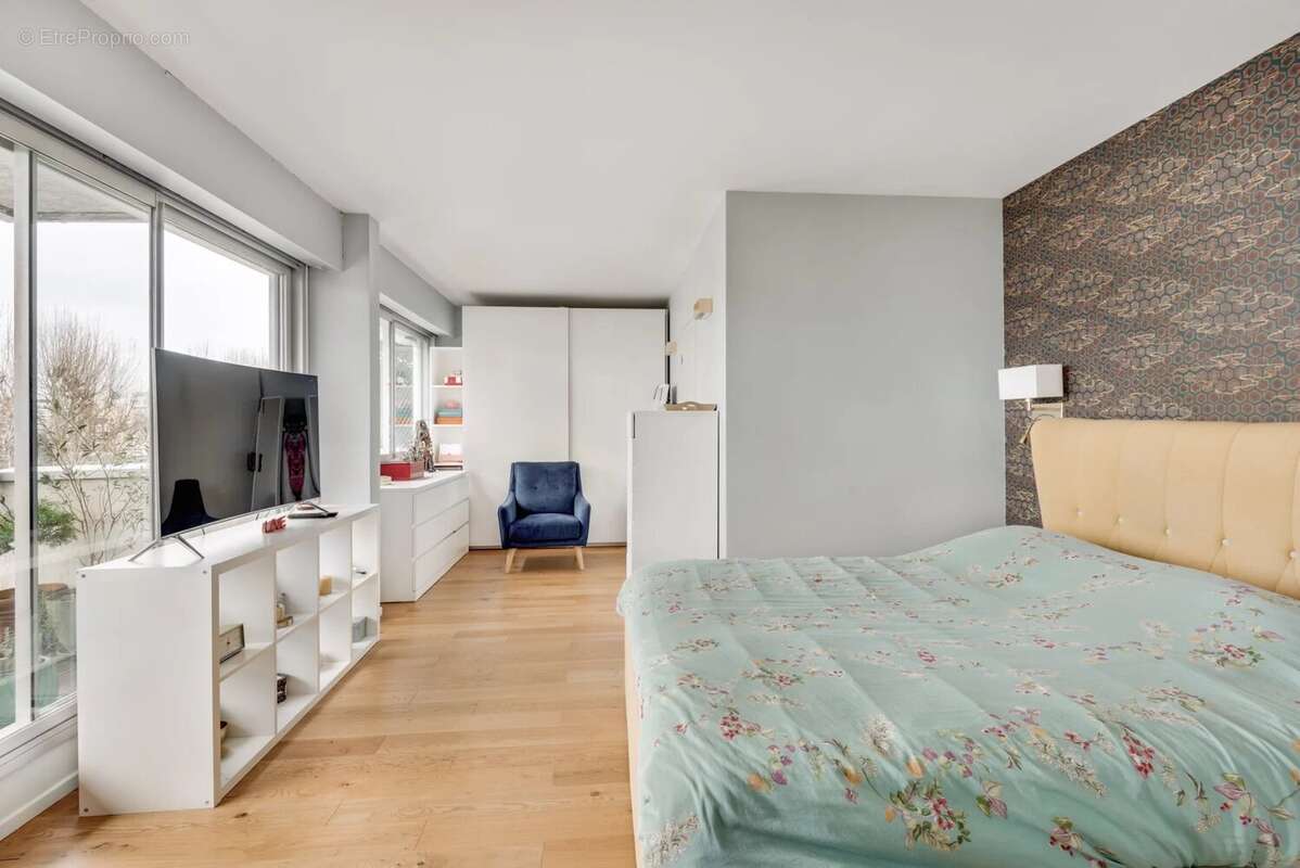 Appartement à NEUILLY-SUR-SEINE
