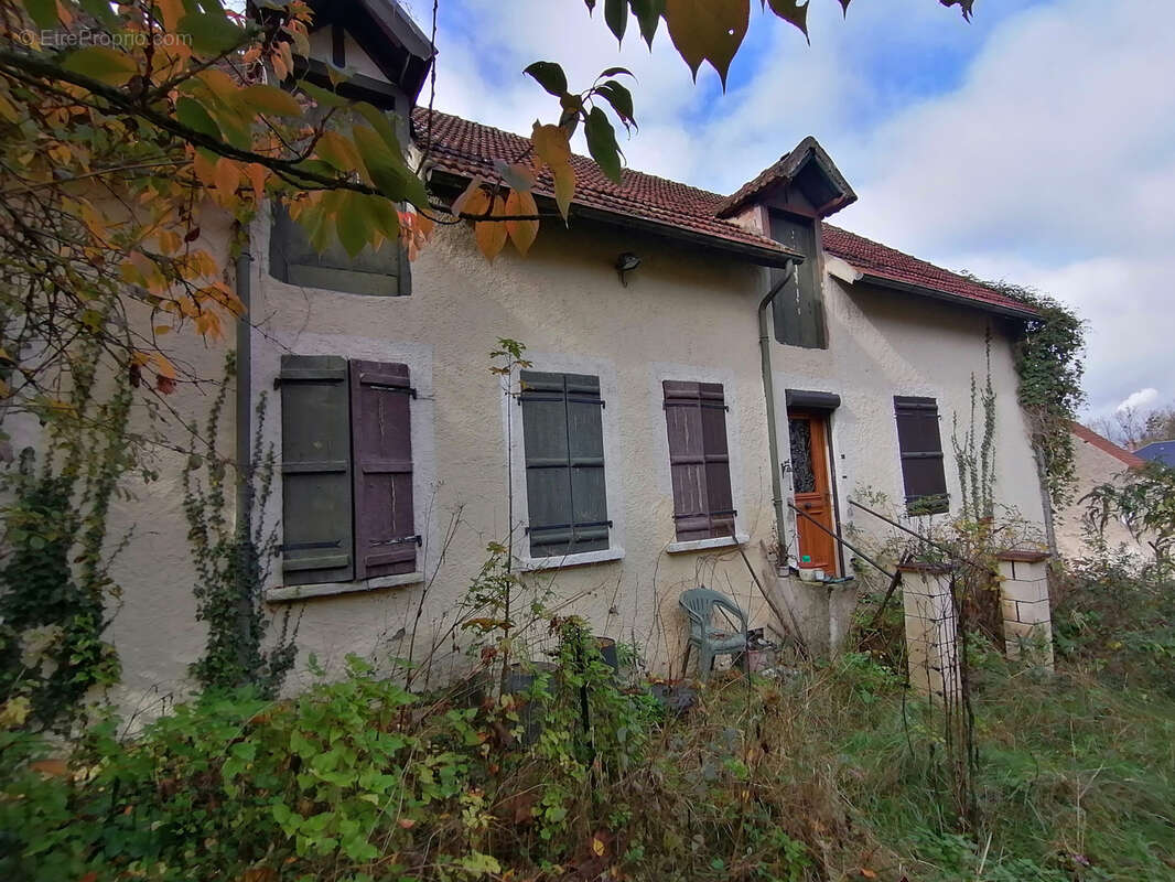 Maison à CHAVROCHES