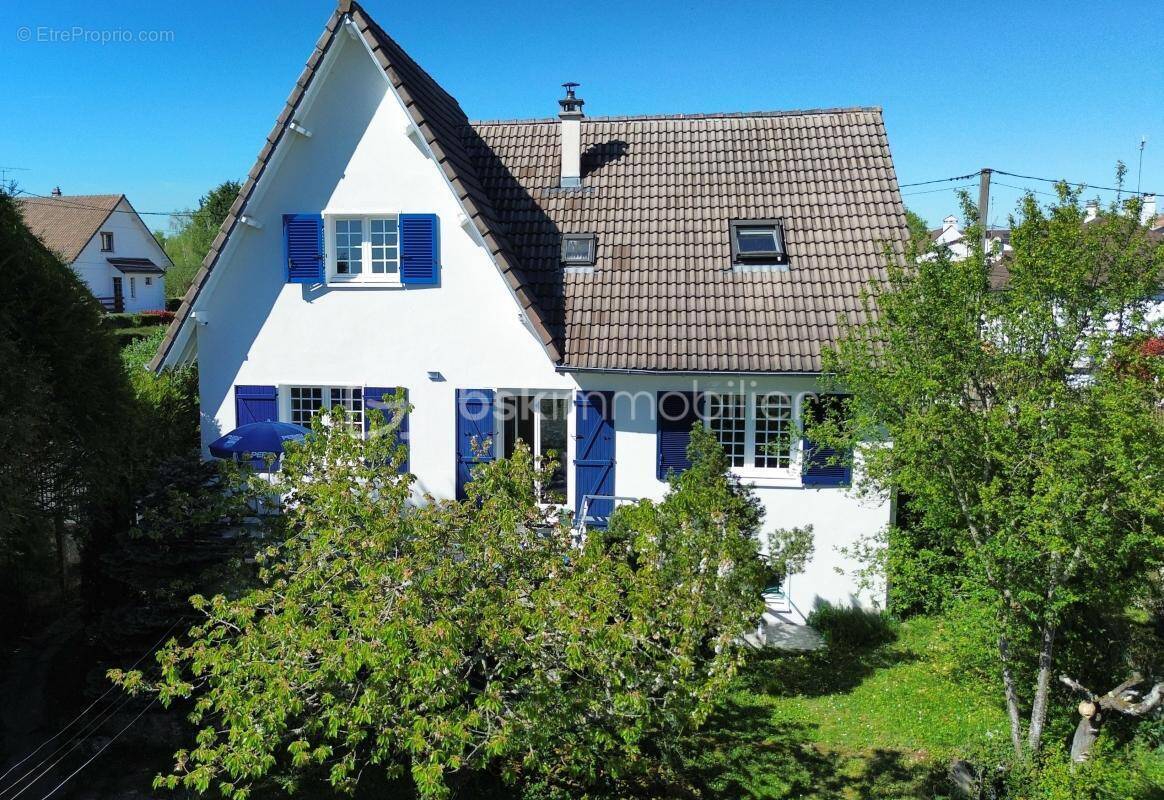 Maison à OLLAINVILLE