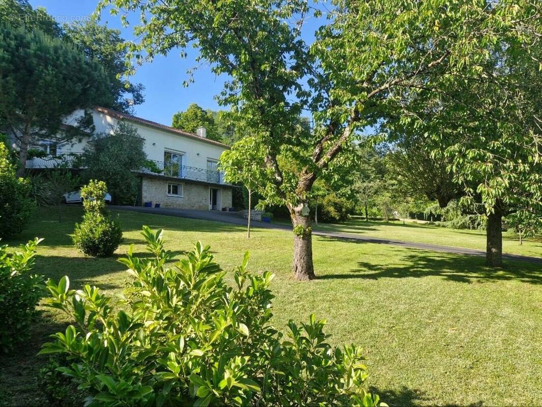 Photo 1 - Maison à ITEUIL