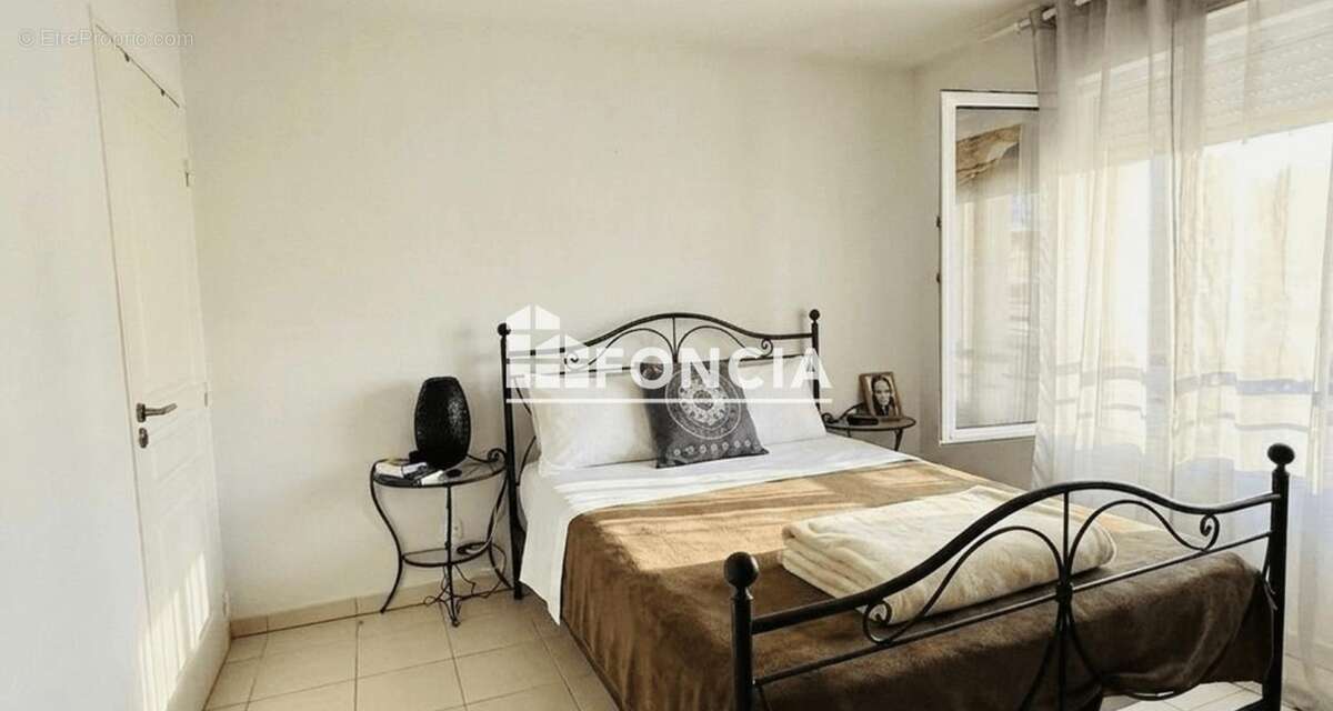 Appartement à ROQUEBRUNE-SUR-ARGENS