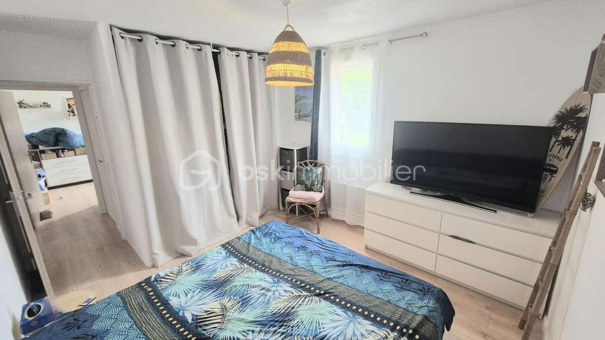 HYERES OUEST - Appartement T4 de 91 m² - Terrasse - Stationnement privatif - photo 12