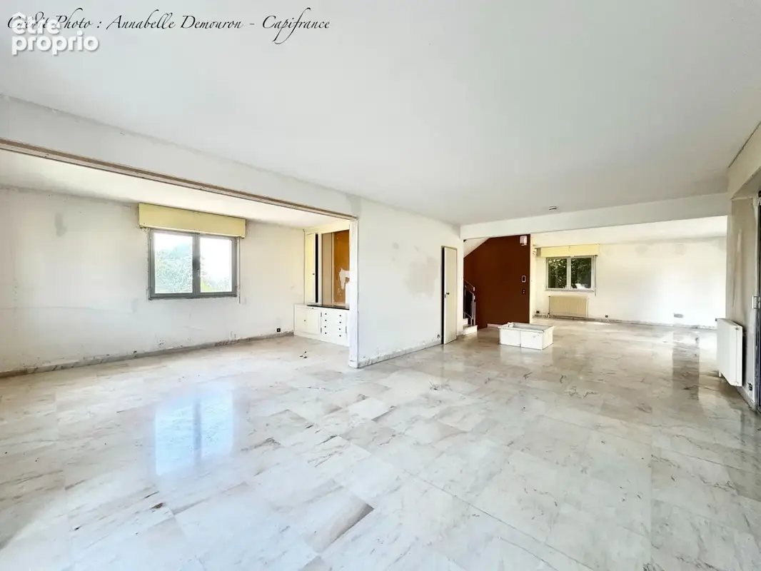 ROYAT - Grande maison familiale à rénover avec vue panoramique, terrain rare, piscine - photo 10