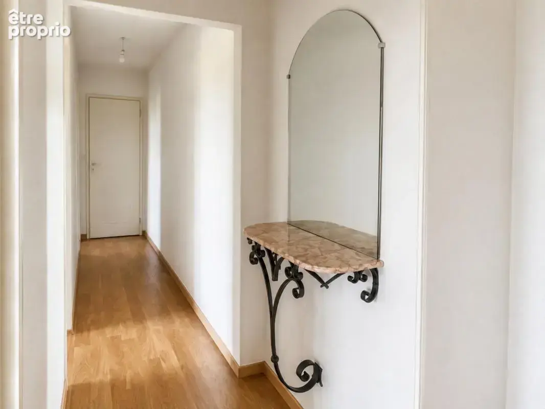 Saint-Cyr-sur-Loire – Bel appartement T3 lumineux avec ascensceur, garage, cave et balcon - photo 5