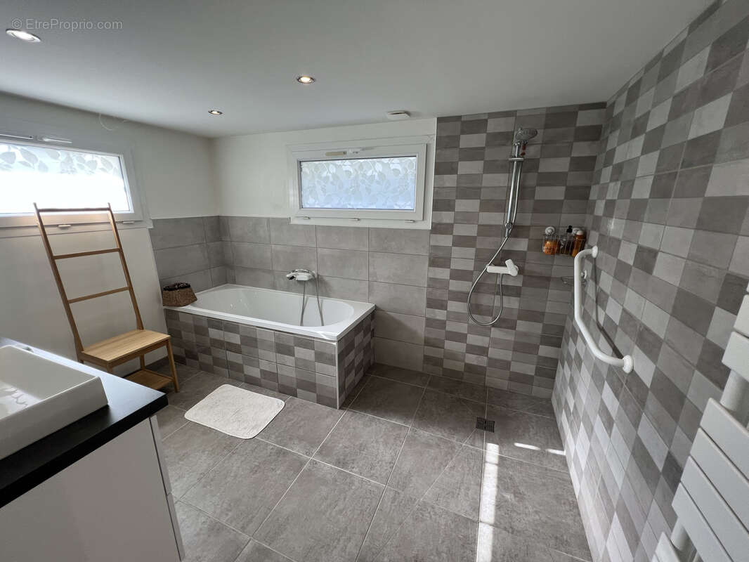 Maison à GUILHERAND-GRANGES