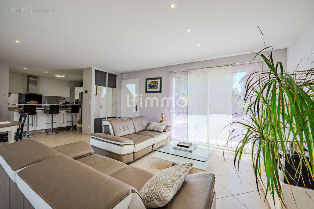 Maison individuelle de plain-pied avec garage et piscine - photo 3
