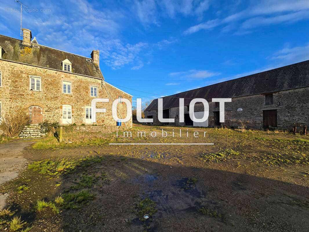 Maison à SAINT-SAUVEUR-DE-PIERREPONT