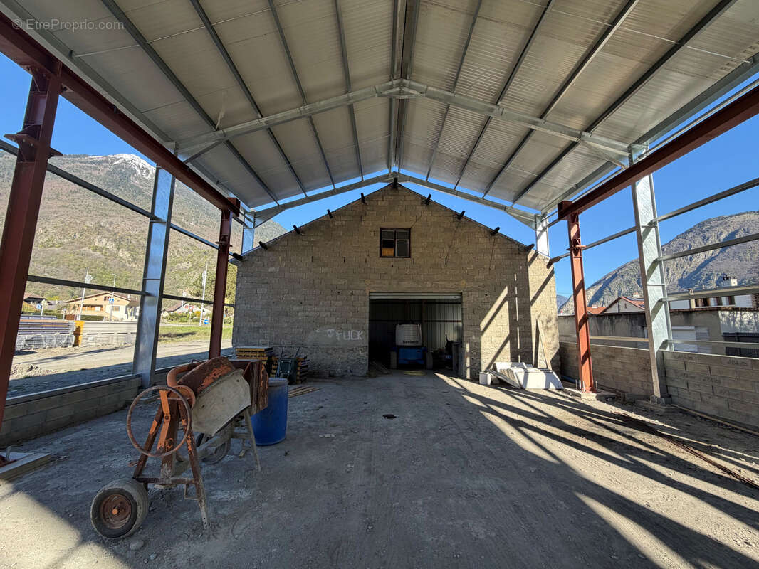 Commerce à SAINT-ETIENNE-DE-CUINES