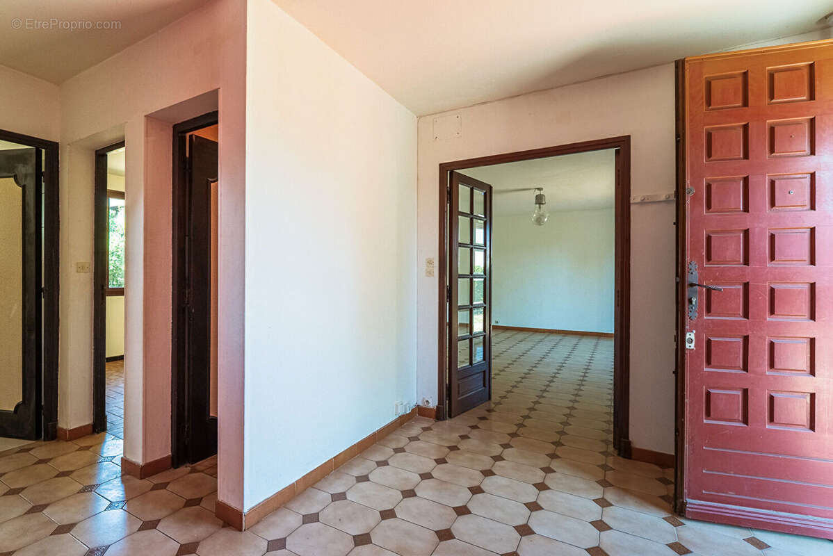 CARCASSONNE - GRAZAILLES Villa quatre faces T5 139m²  (110m²  hab.) avec jardin, garage, et terrasse - photo 4