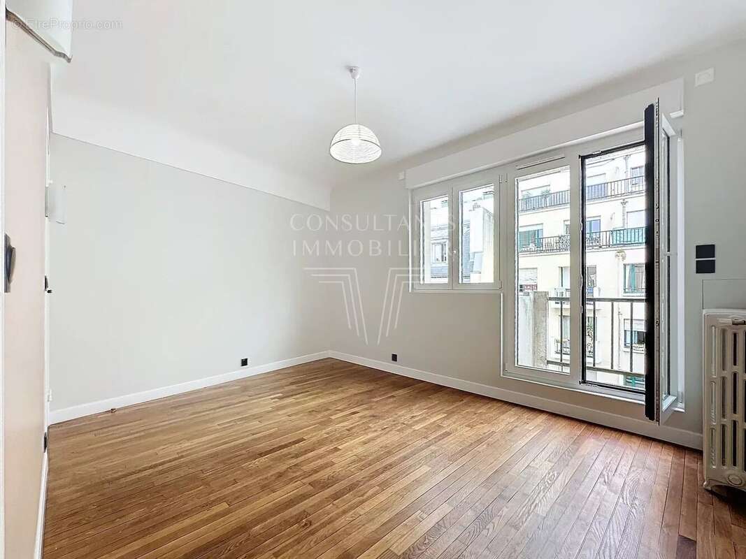 Appartement à PARIS-7E