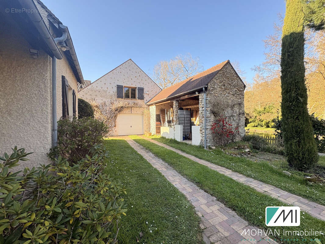 Maison à LA CELLE-LES-BORDES