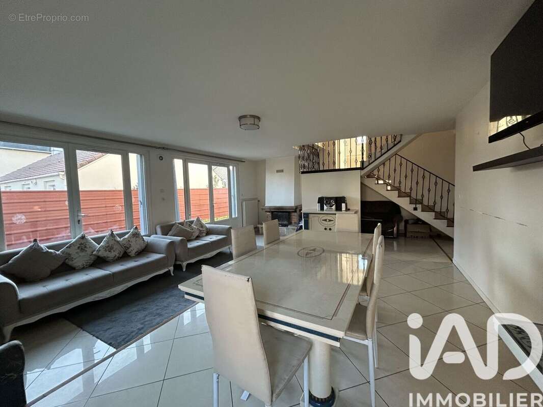 Photo 2 - Maison à VILLIERS-LE-BEL