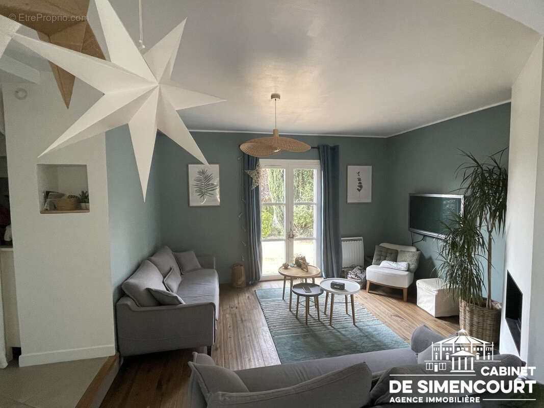 Exclusivité sur Saint-Fuscien - Belle maison de charme avec jardin et garage - photo 2