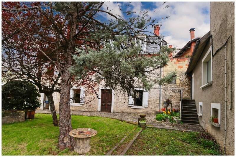 Maison bourgeoise 4 chambres avec combles aménageables et local commercial au coeur de SOUILLAC (46 - photo 3