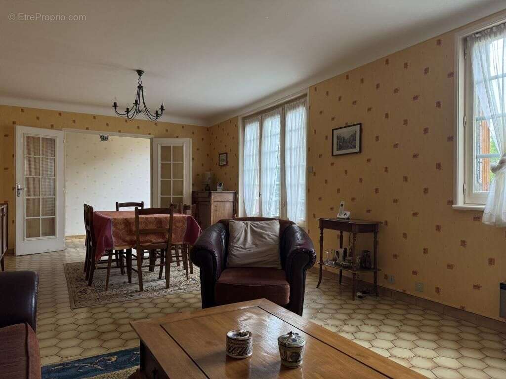 Maison à SAINT-AMAND-MONTROND