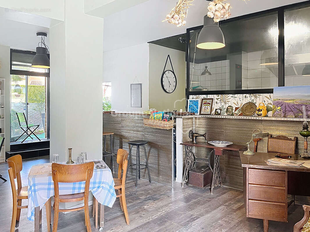 Commerce à L&#039;ISLE-SUR-LA-SORGUE