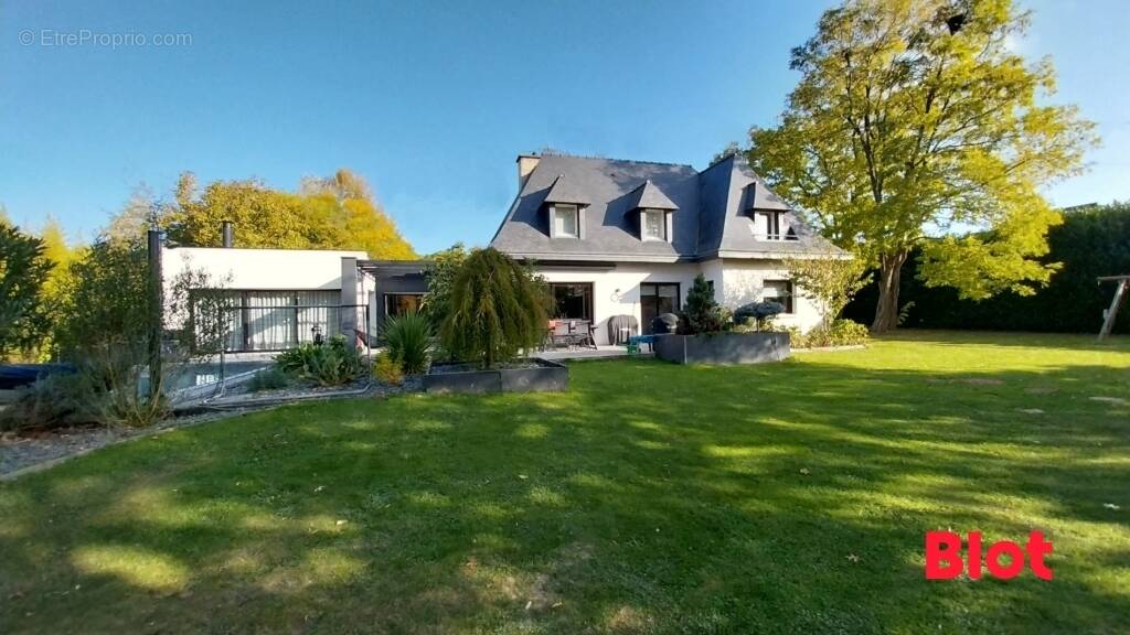 Maison 230 m² à Saint-Gregoire  - photo 1