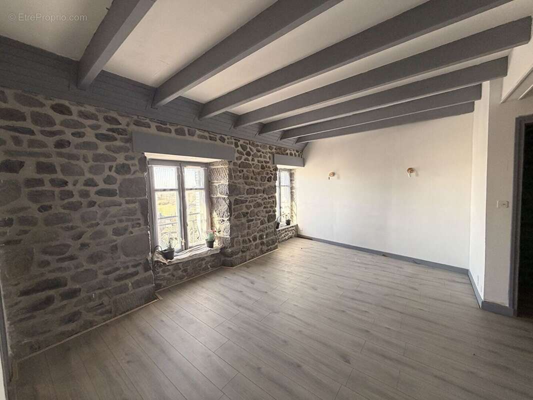 Maison à CEZENS