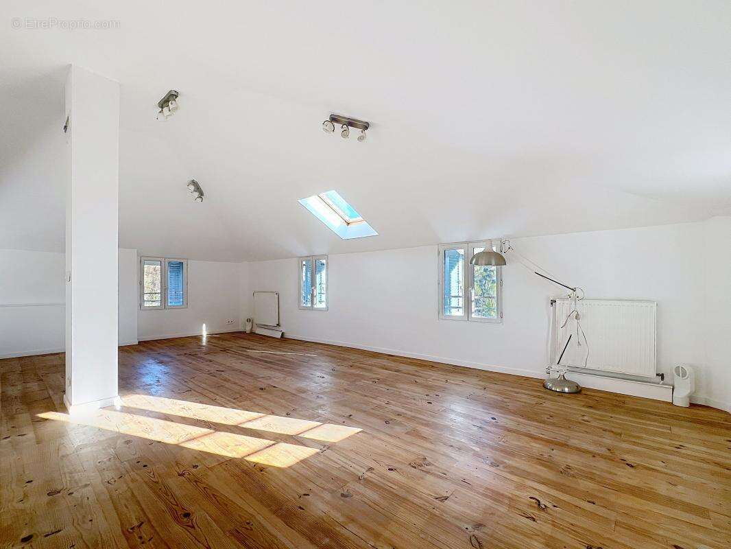 Maison individuelle 5 chambres sur 7 000m² de terrain - photo 10