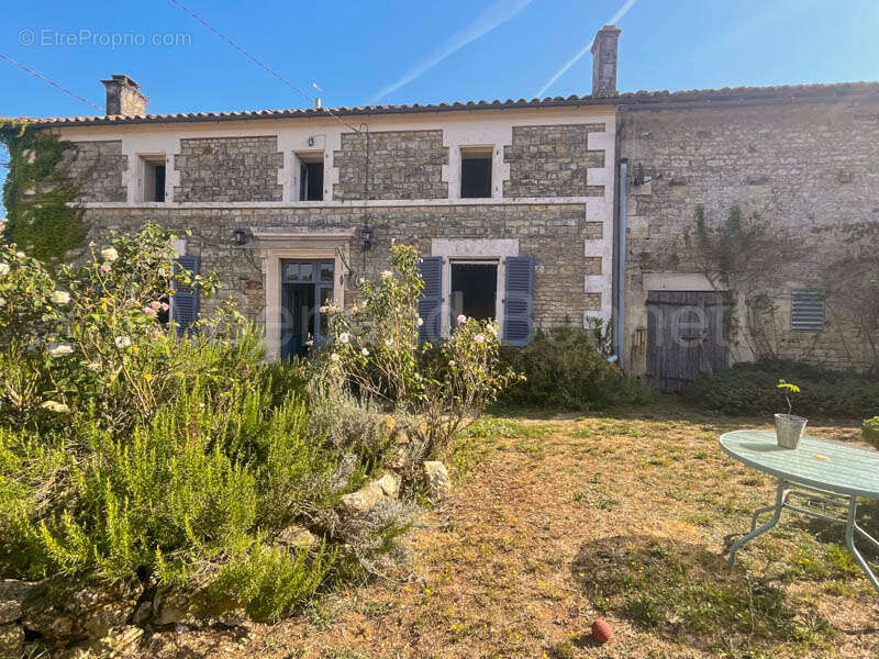 Maison à SAUZE-VAUSSAIS