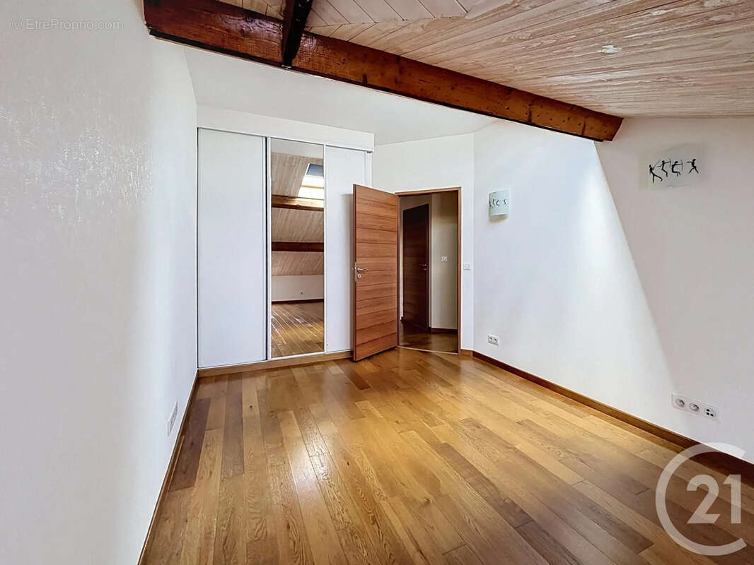 Maison 300 m² à Combs-La-Ville  - photo 17