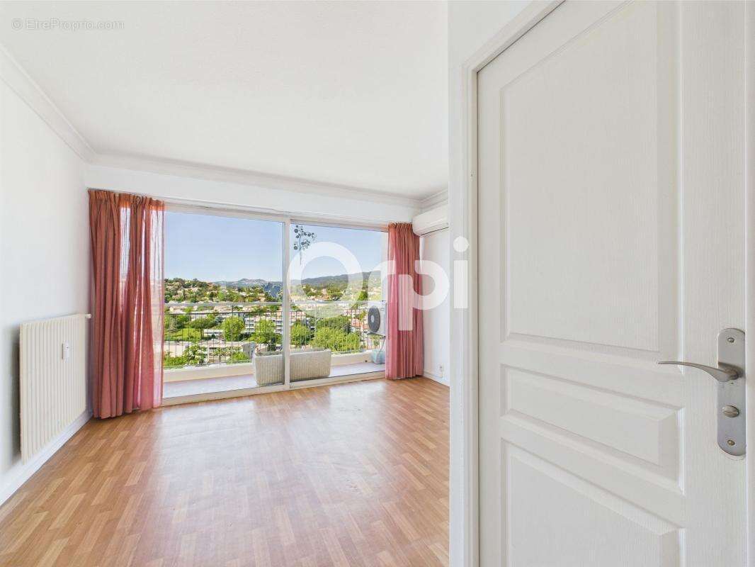 Appartement à MANDELIEU-LA-NAPOULE