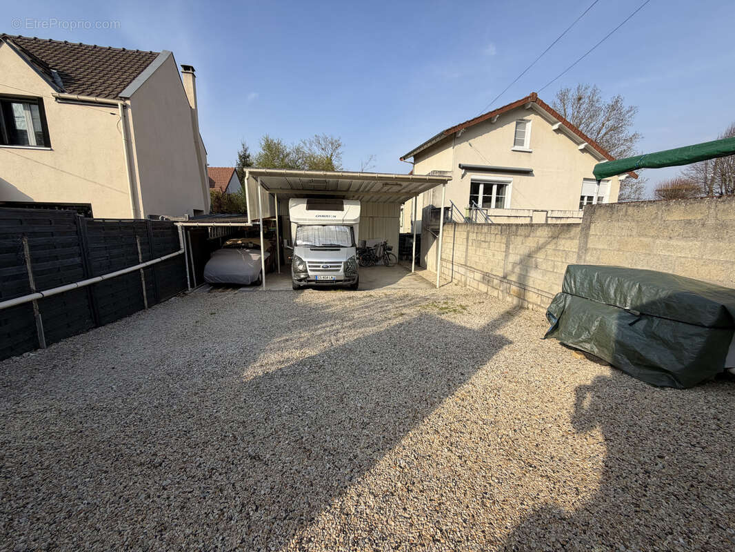 Maison à CONDE-SAINTE-LIBIAIRE