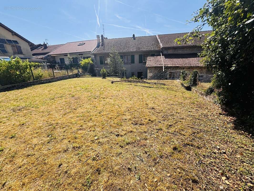 Maison 227 m² à Saint-Jean-De-Gonville  - photo 9