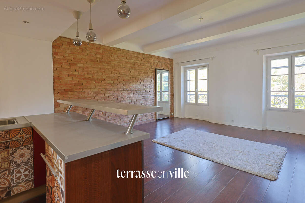 Appartement à LA CRAU