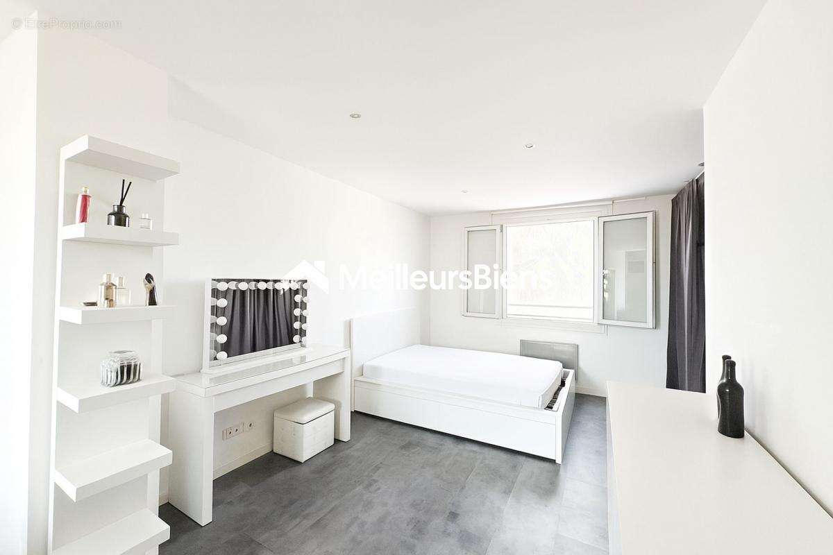 Maison à VIC-LA-GARDIOLE