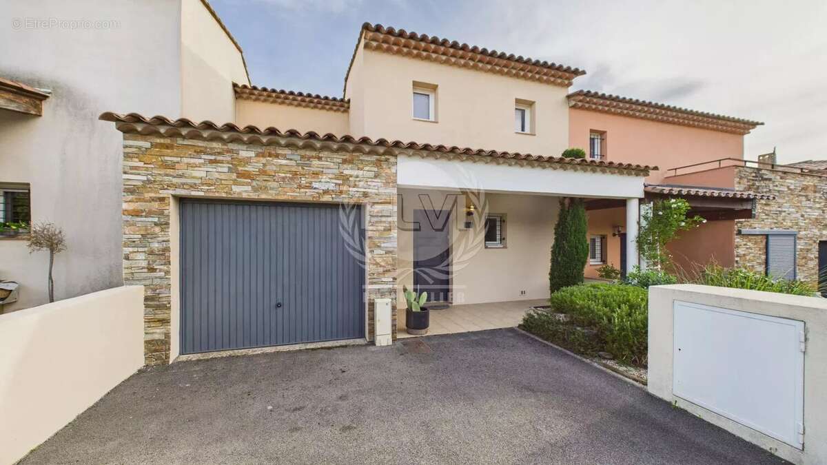 Maison à PLAN-DE-LA-TOUR