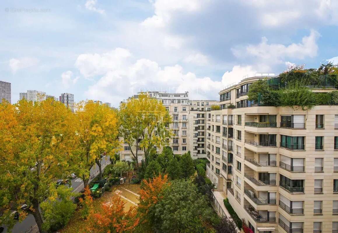 Appartement à PARIS-16E