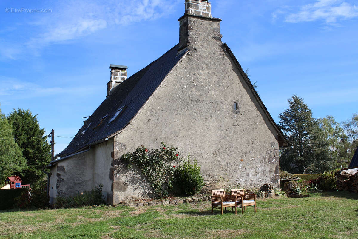 Maison à SAINT-MARTIN-CANTALES
