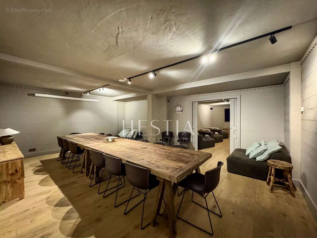 Commerce à COMBLOUX