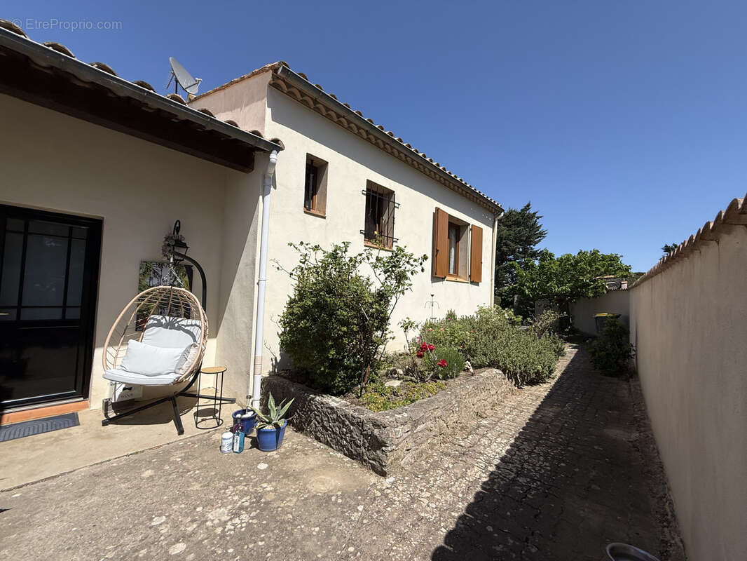 Un cadre de vie rare entre pinède, vue dégagée et douceur de vivre - photo 10