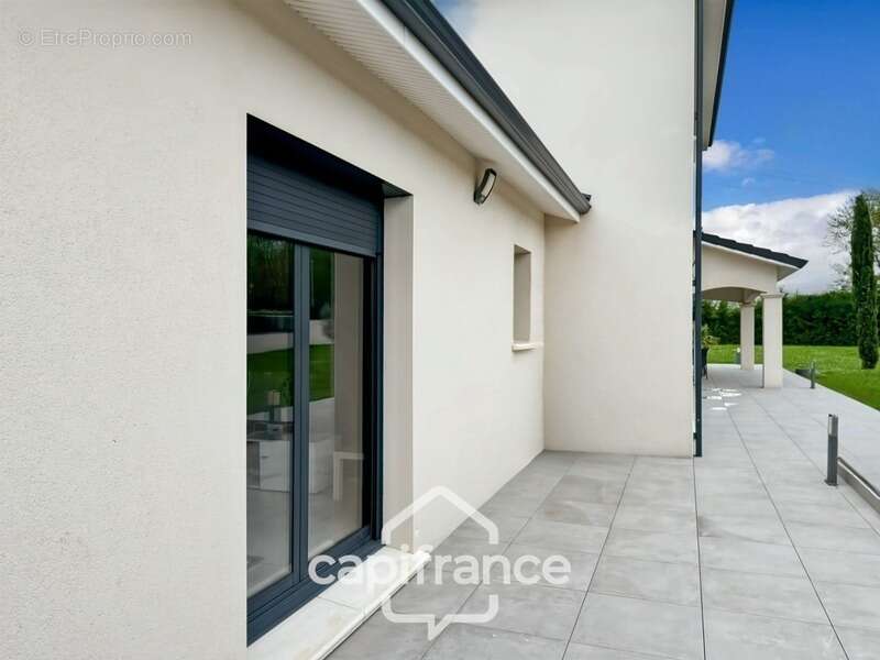 Maison à CLONAS-SUR-VAREZE