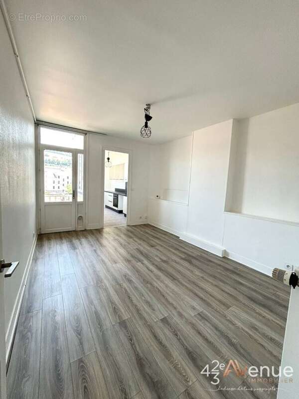 Appartement 590 m² à Saint-Etienne  - photo 8