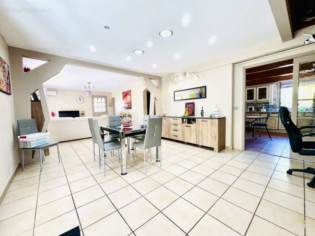Vente villa 5 pièces de 140m2 avec piscine, garage et terrain de 1 000m2 - photo 10