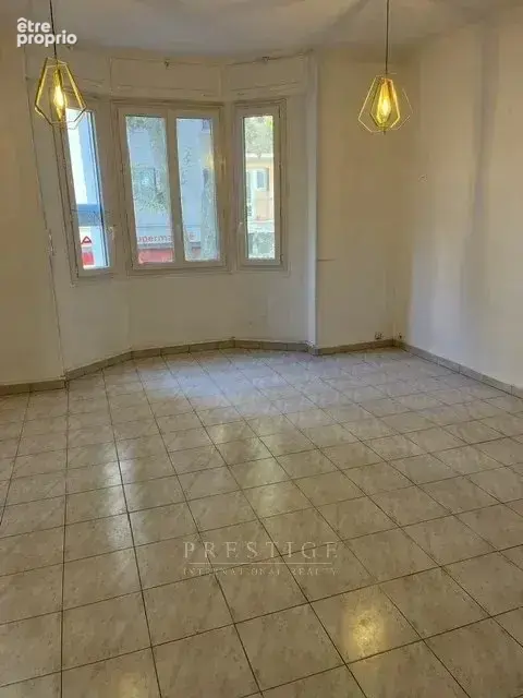 Juan les pins  murs 82m² d'un local commercial  avec appartement 2 pièces - photo 2
